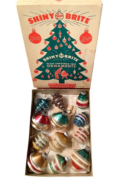 Lot - Vintage atomic era Shiny Brite ornaments. They do show wear.