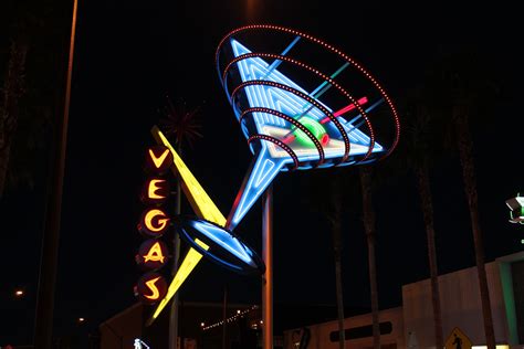 Las Vegas Neon Signs Night Wallpapers Hd Desktop And