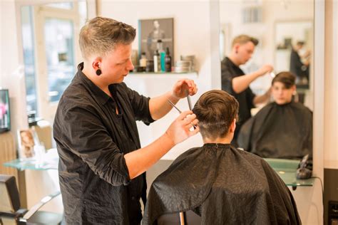 Compare polish fryzjer, danish frisør, etc. Friseur - Friseur Lexikon