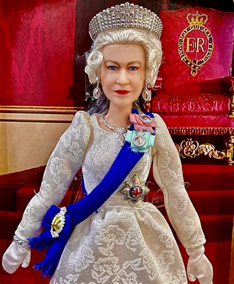 Barbie Signature Queen Elizabeth Ii Platinum Jubilee Doll Ub Isakura