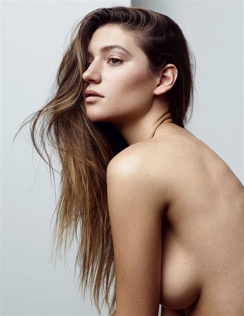 Elizabeth Elam Nude And Sexy 9 Photos Thefappening