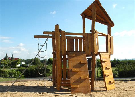 Spielturm Mit Kletterwand Aus Robinie Ziegler Spielplätze