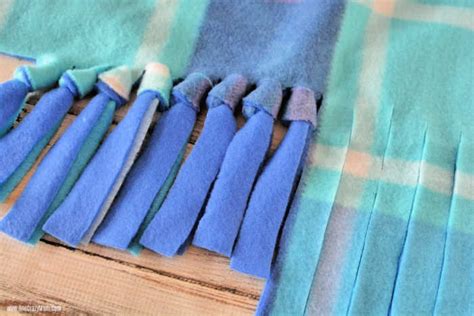 How To Make A Fleece Blanket Easy No Sew Fleece Blanket