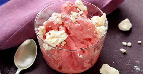 Comment faire un yaourt glacé à la fraise en 5 minutes et sans