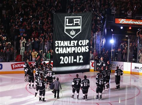 Nhl Kings Get Rings Raise Stanley Cup Banner Cbs News