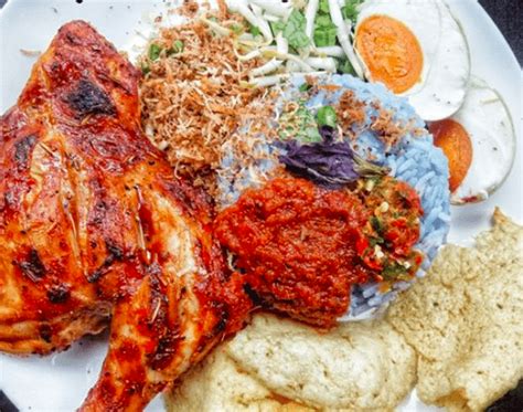 Selamat mencuba resepi kuih tradisional ini. nasi kerabu ori kelantan ayam goreng berempah - Qniti Bazaar