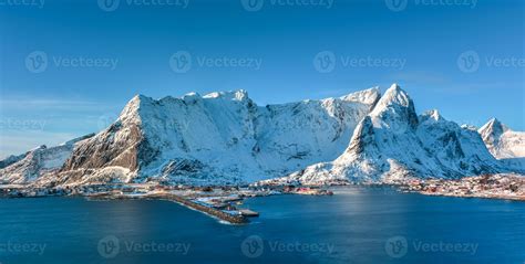 Winter In Olenilsoya In Reine Lofoten Islands Norway 16173318 Stock