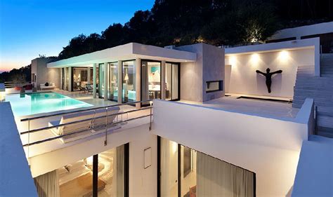 5 Luxury Villas To Stay In Ibiza Luxury Homes Luxury Villa Villa