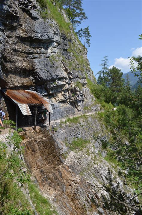Das nördliche seeufer ist nicht begehbar, aber über einen kleinen umweg ist die schiffsanlegestelle scholastika erreichbar. Traumhafte Wanderung entlang dem Achensee in die Gaisalm ...