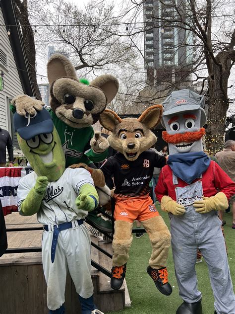 Texas Stars On Twitter Ringo Had So Much Fun With His New Friends At His First Sxsw ☘️💚