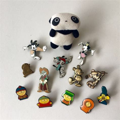 All Famous Cartoon Character Pins And Badges Hobbies And Toys Memorabilia