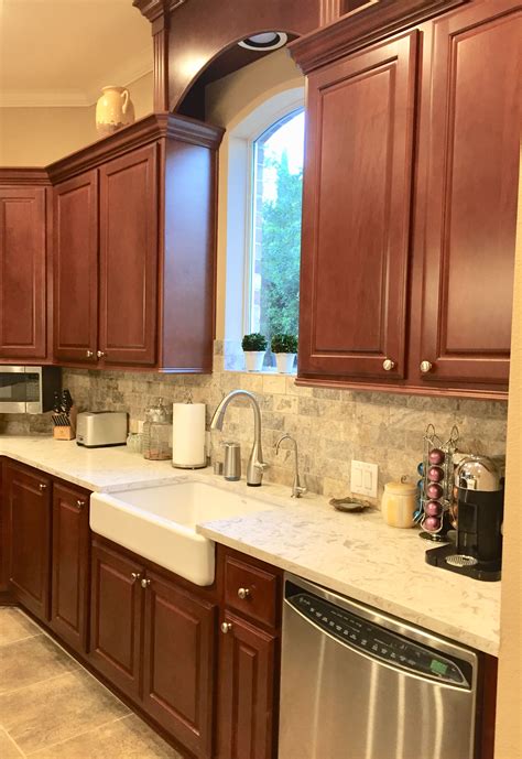 Cherry Kitchen Tumbled Travertine Backsplash With Maestro Quartz