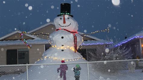 Giant Snowman Stands 6 Metres Tall In Fort Nelson Bc British
