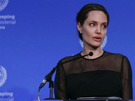 Angelina Jolie Urges Schoolchildren To ‘fight For Universal Human