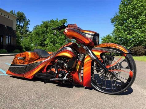 Custom motorcycle painting had humble beginnings, prior to the highly stylized, finely tuned airbrushed choppers of today. Beautiful | Bagger motorcycle, Cool motorcycles, Custom ...