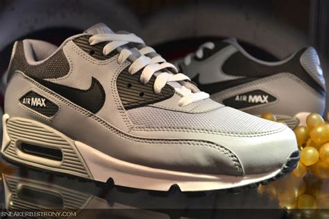 Sneaker Bistro Streetwear Served W Class Kicks Nike Air Max 90