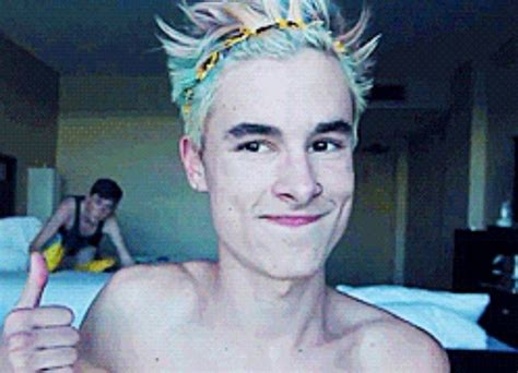 Kian Lawley In A Flower Crown Flower Crown Hairstyle Flowers In Hair