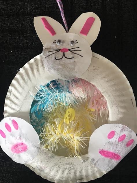 Lacing card toys make great gifts for kids! Paper Plate Easter Bunny Craft - Crafty Morning