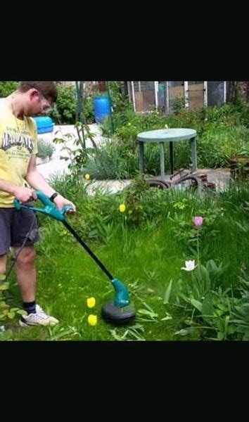 Kita bisa lihat pada spesifikasi yang tertera memiliki kapasitas tangki 1,2 liter. Jual Murah Mesin Potong Rumput Listrik Bosch Art 37 201 ...