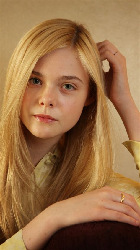 Wallpaper Elle Fanning Actress Blonde Portrait