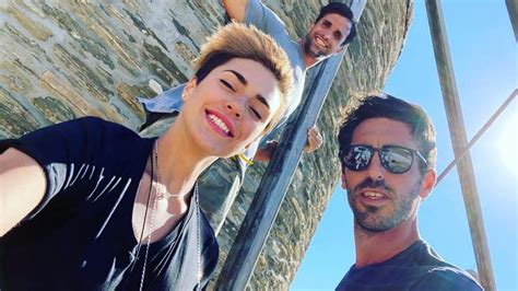 Έχει την καταγωγή της από τη σητεία από την πλευρά του πατέρα της και από τη μικρά ασία από την πλευρά της μητέρας της. Γιάννης Αποστολάκης - Κάτια Ταραμπάνκο: Είναι ζευγάρι;