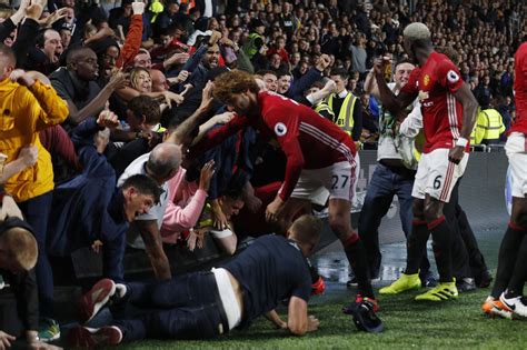 Manchester United Fans Celebrate Goal Mirror Online