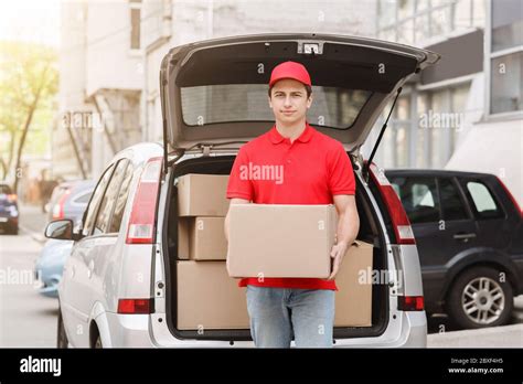 Deliver Parcel Hi Res Stock Photography And Images Alamy