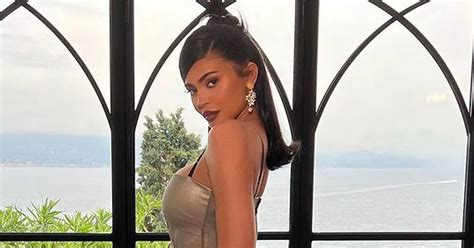 Kylie Jenner Dons Skin Tight Gown And Celebrates Love At Kourtneys