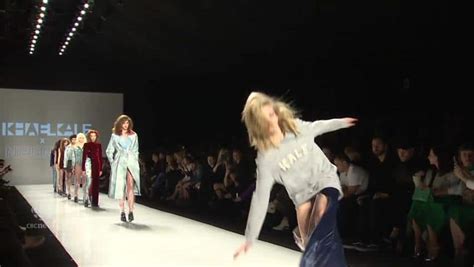 Toronto Fashion Week Models Stumble On Runway — One After Another Cbc News