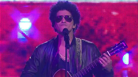 I love that song because when bruno mars said, just the way you are, because if the lines says, cause your amazing just the way you are, it makes me happy, and shaking. Скачать Bruno Mars - Just The Way You Are клип бесплатно
