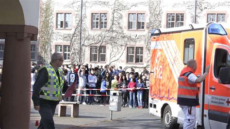 Großeinsatz Polizei und Feuerwehr an der Albert Schweitzer Schule in