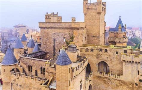 Cómo Es La Visita Guiada Al Castillo De Olite En Navarra