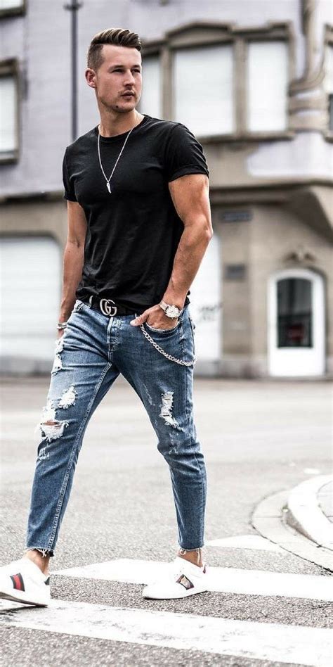 How To Wear Ripped Jeans Like A Street Style Star Combinacion De Ropa Hombre Combinar Ropa De