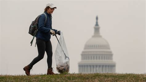 Federal Workers Turn To Gofundme As Government Shutdown Wears On