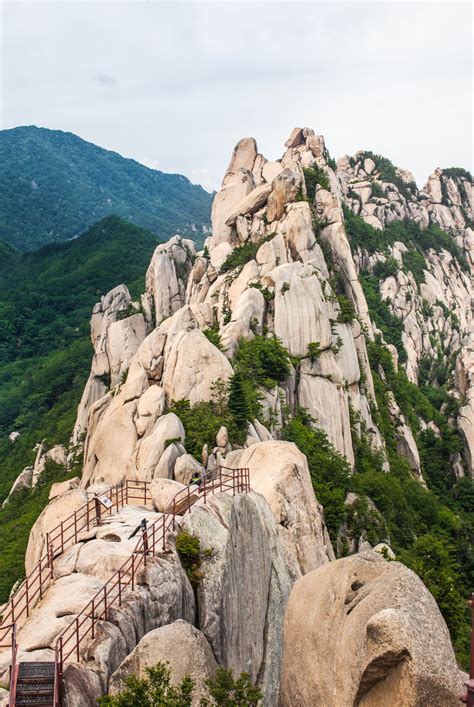 Seoraksan National Park Hiking The Ulsanbawi Trail 울산바위 Little