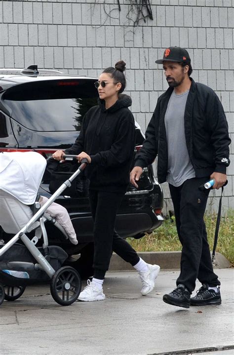 Shay Mitchell In A White Sneakers Was Seen Out With Her Husband Matte Babel In Los Angeles 0315