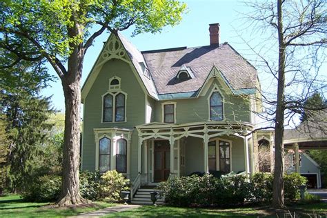 I have always been intrigued with victorian style houses and i often stop to admire them. Green House Color Combinations - Photos That Inspire