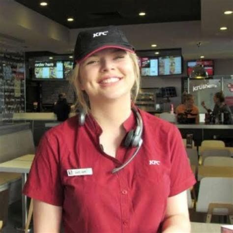 Kfc Worker Makes 21200 A Year Selling Photos On Onlyfans Au — Australias Leading