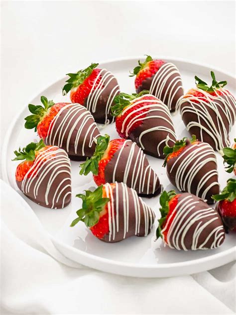 Easy Chocolate Covered Strawberries Drive Me Hungry