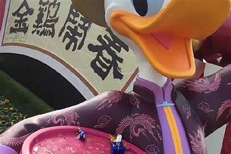 Outcry After Chinese Tourists ‘steal Donald Ducks Sweets South