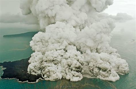 Indonésie 7 Photos Du Volcan Anak Krakatoa En éruption Le Parisien