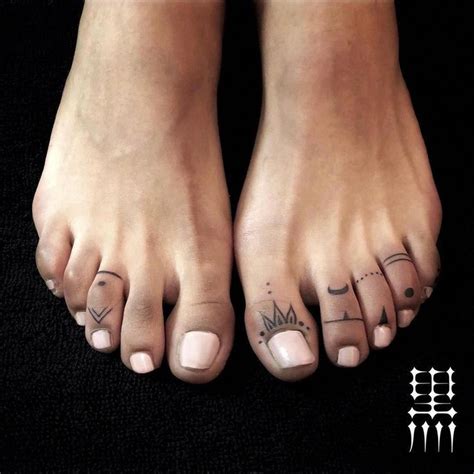Simple Foot Tattoo Foottattoos Toe Tattoos Foot Tattoos Feminine