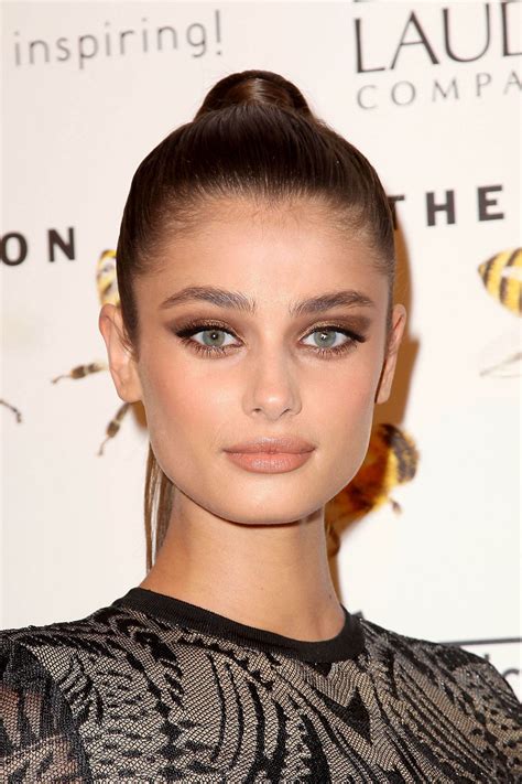 Model Taylor Hill Attends The Fragrance Foundation Awards