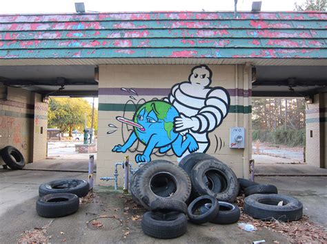 40 Powerful Street Art Pieces That Tell The Uncomfortable Truth