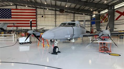 Us Army Primeiro Mc 12s Emarss V Força Aérea