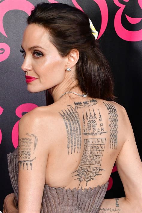 Angelina Jolie Hat Zwei Neue Mittelfingertattoos Und Das Haben Sie