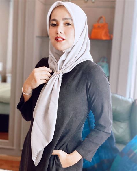 10 Cara Pakai Hijab Square Yang Simpel Dari Seleb And Influencer