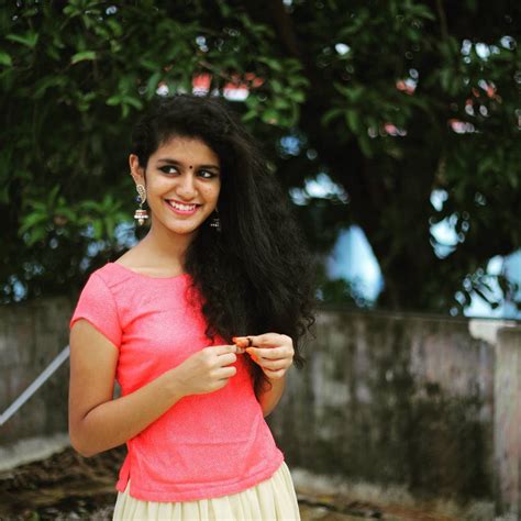 Priya had attracted all the audience towards her with her expression in her first movie. 101 Hd Best Priya Prakash Varrier Beautiful Photos And ...