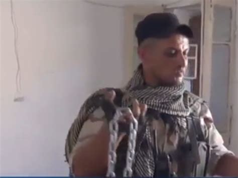 Isis A Manbij Camera Delle Torture Per Donne Catene E Tubi Di Metallo
