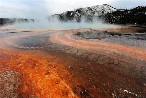 Yellowstone Volcano New Massive Magma Plume Discovered Underneath